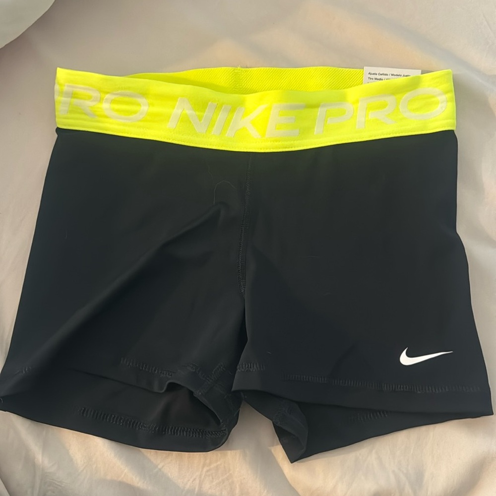 Nike Pro Dri-Fit 3” Shorts - S
